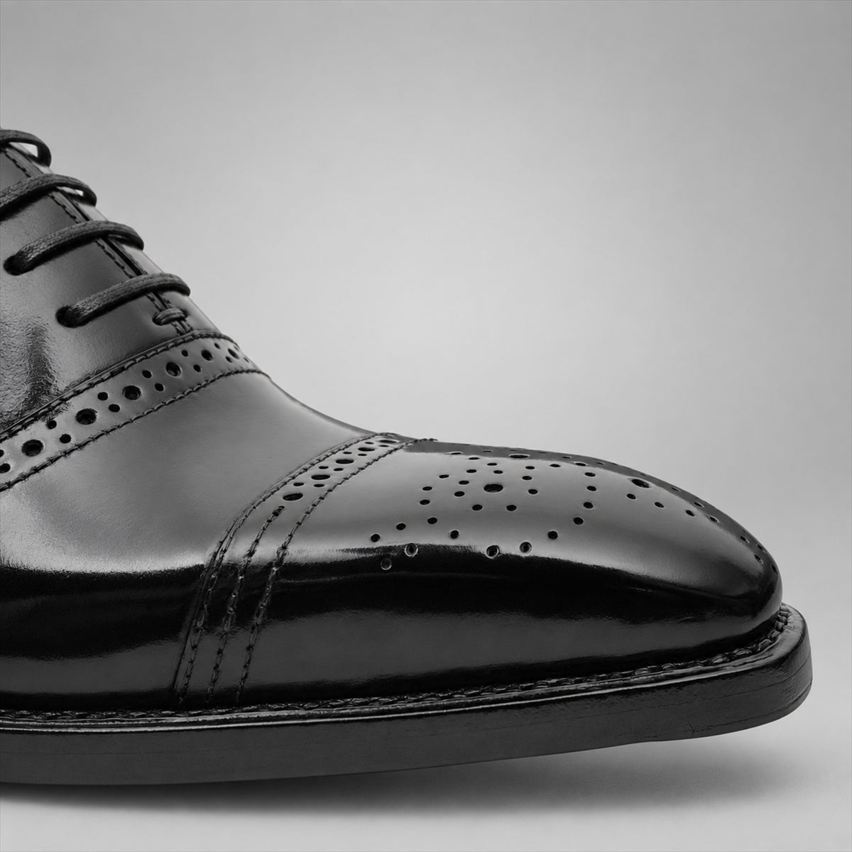 PASCH 267119B Black shell cordovan footwear, toe detail view