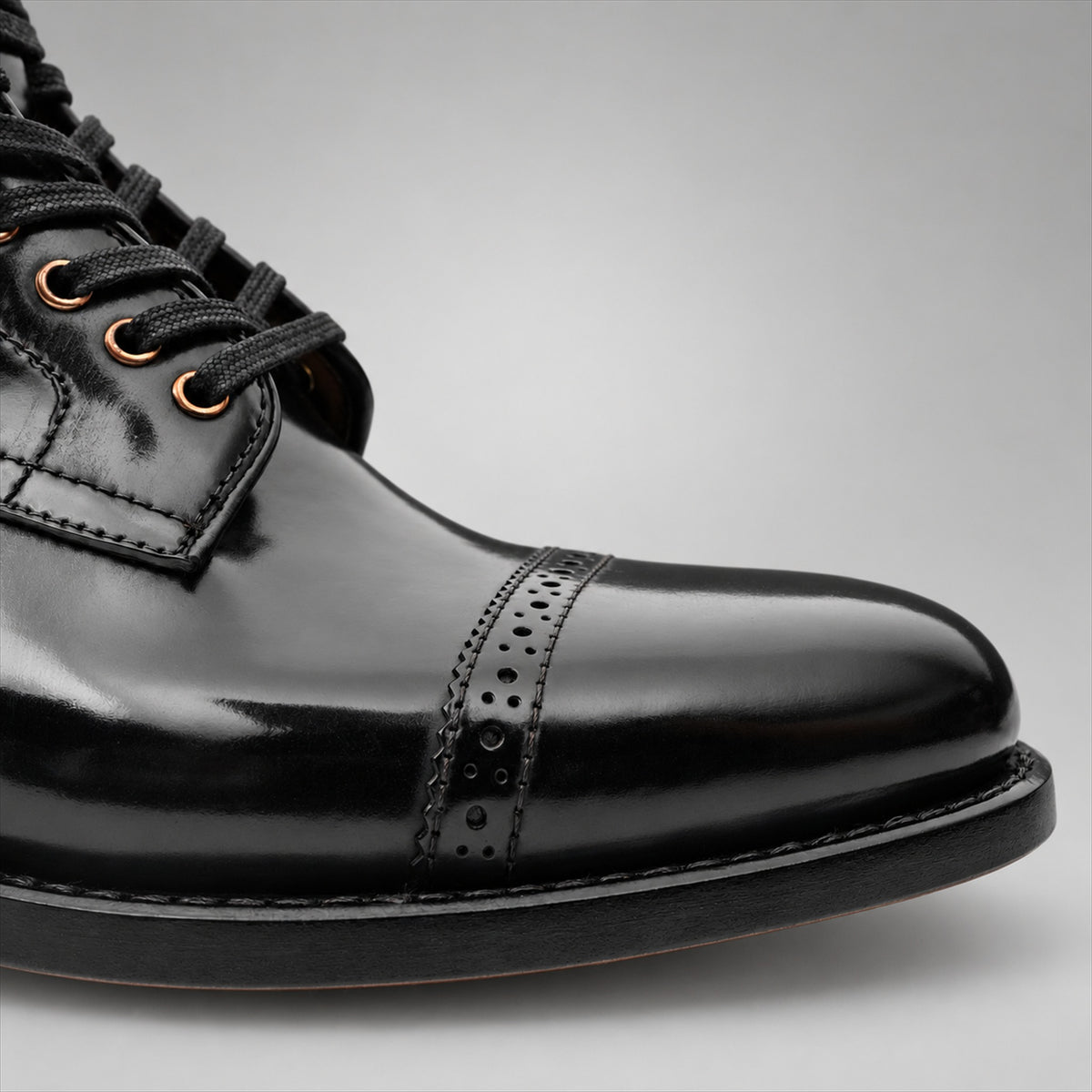 PASCH 267126A Black shell cordovan cap-toe boots, toe-detail view