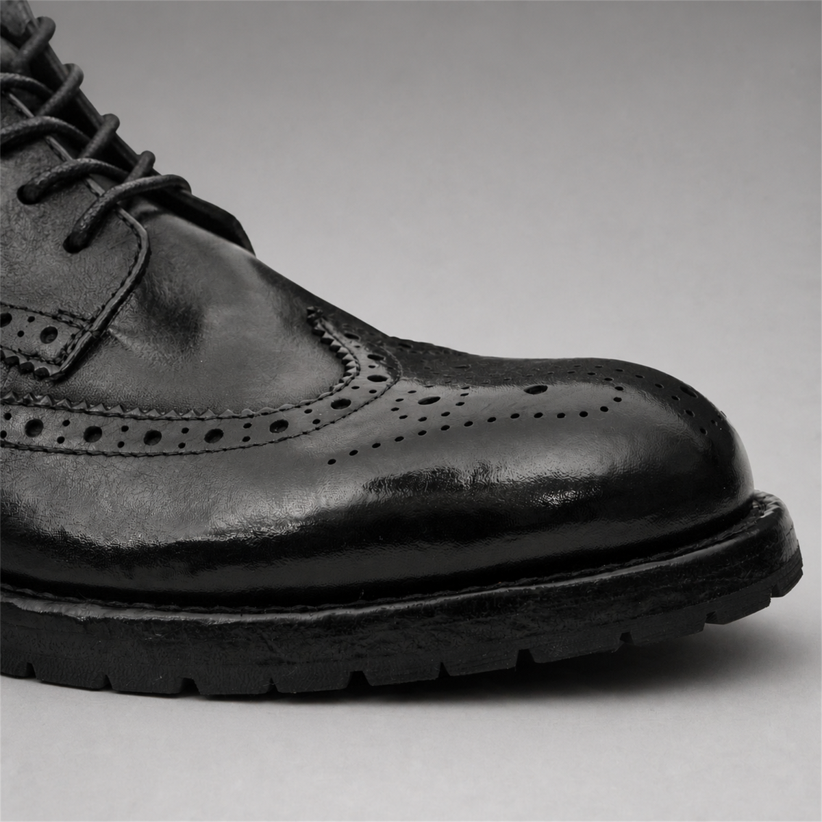 PASCH Alder wingtip boot in black water-washed leather