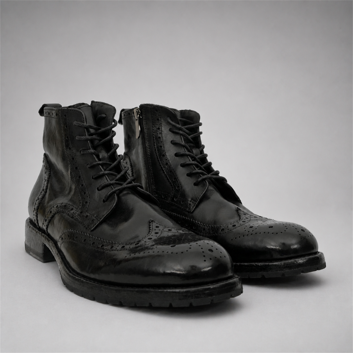 PASCH Alder wingtip boot in black water-washed leather