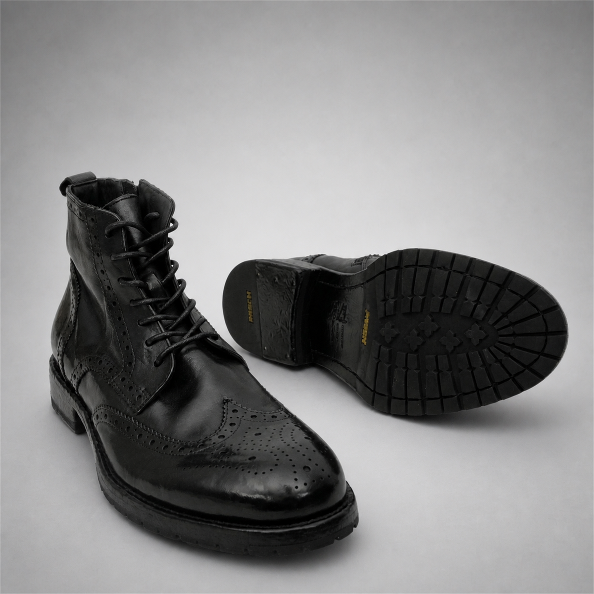 PASCH Alder wingtip boot in black water-washed leather