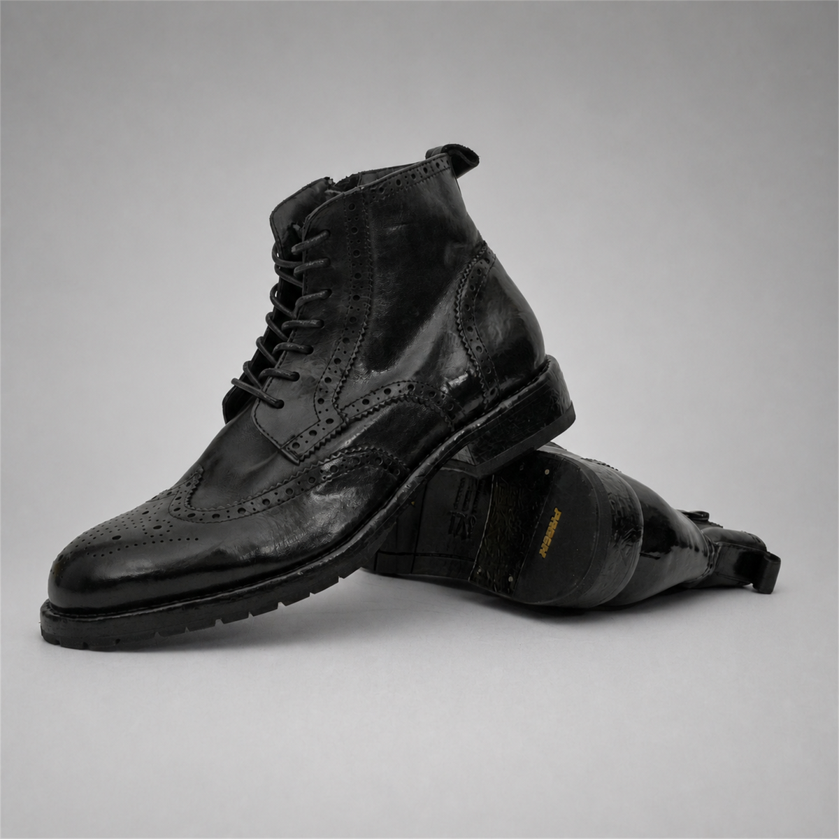 PASCH Alder wingtip boot in black water-washed leather