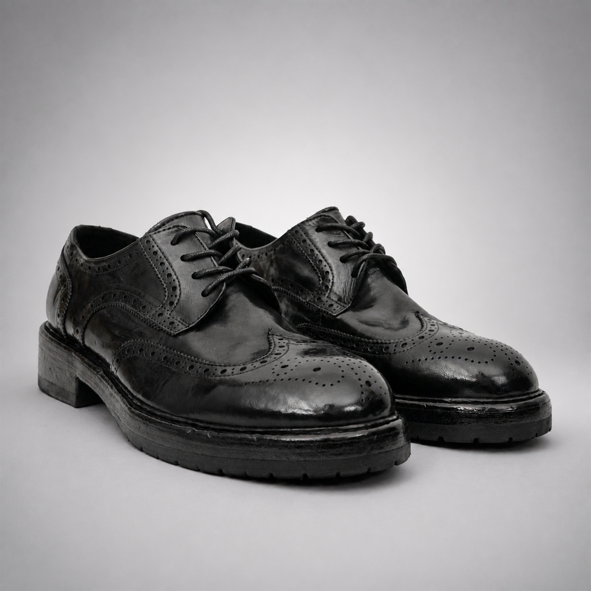 PASCH Kingsley Wingtip Derby in Black Water-Washed Leather
