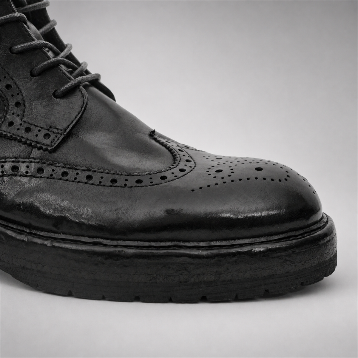 PASCH Beaumont Wingtip Boot in Black Water-Washed Leather