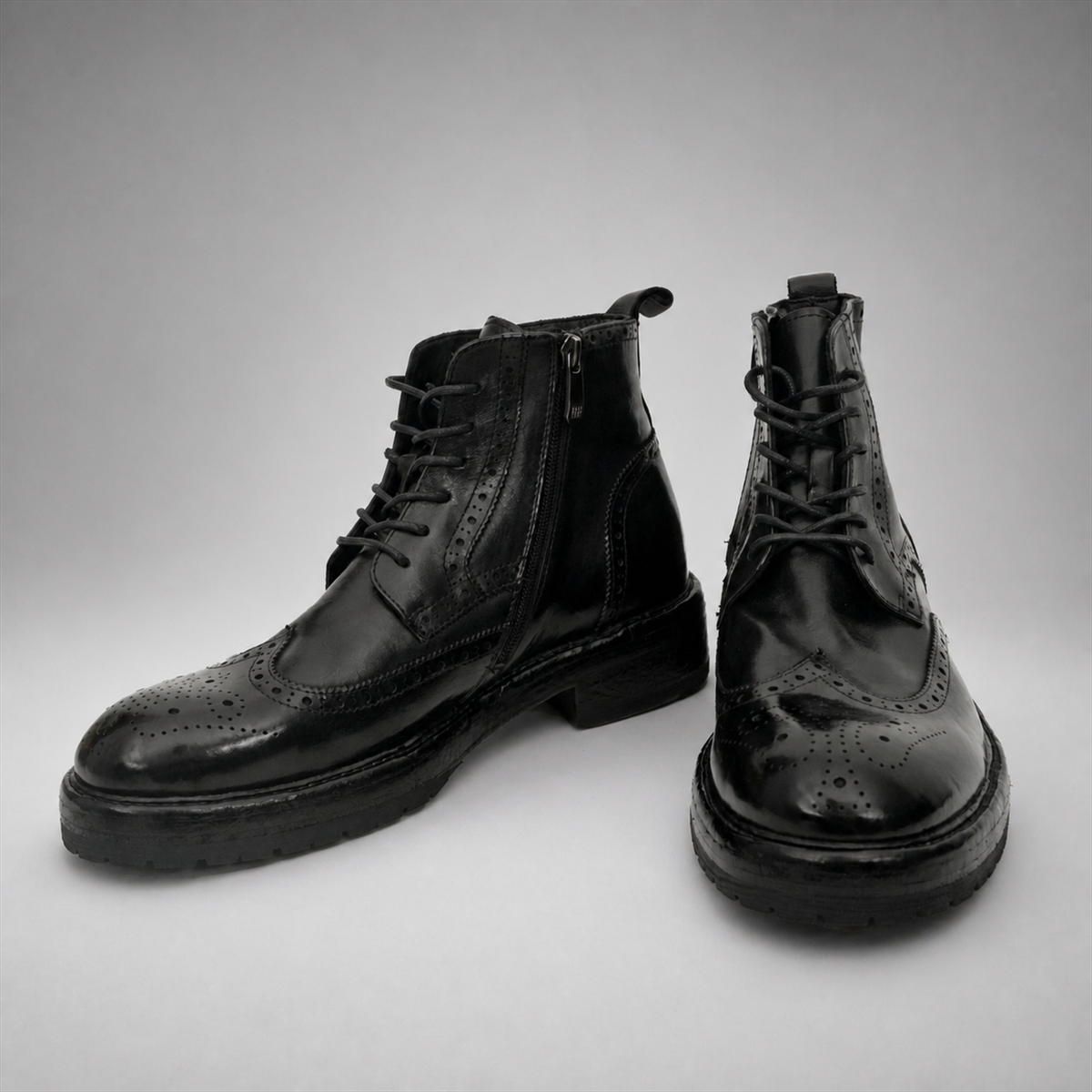 PASCH Beaumont Wingtip Boot in Black Water-Washed Leather